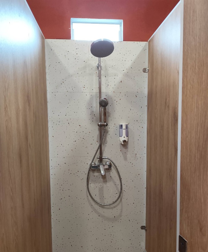 Locker & Shower Room